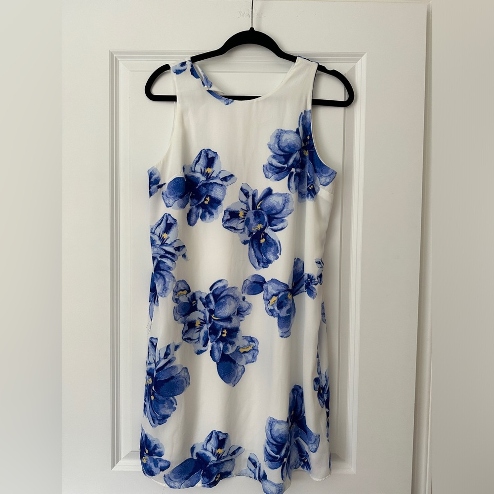 ces femme dress white with blue flowers Womans Size 6